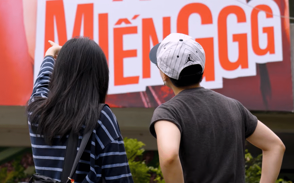 OOH Gà lắc BBQ của KFC thu hút nhiều Gen Z