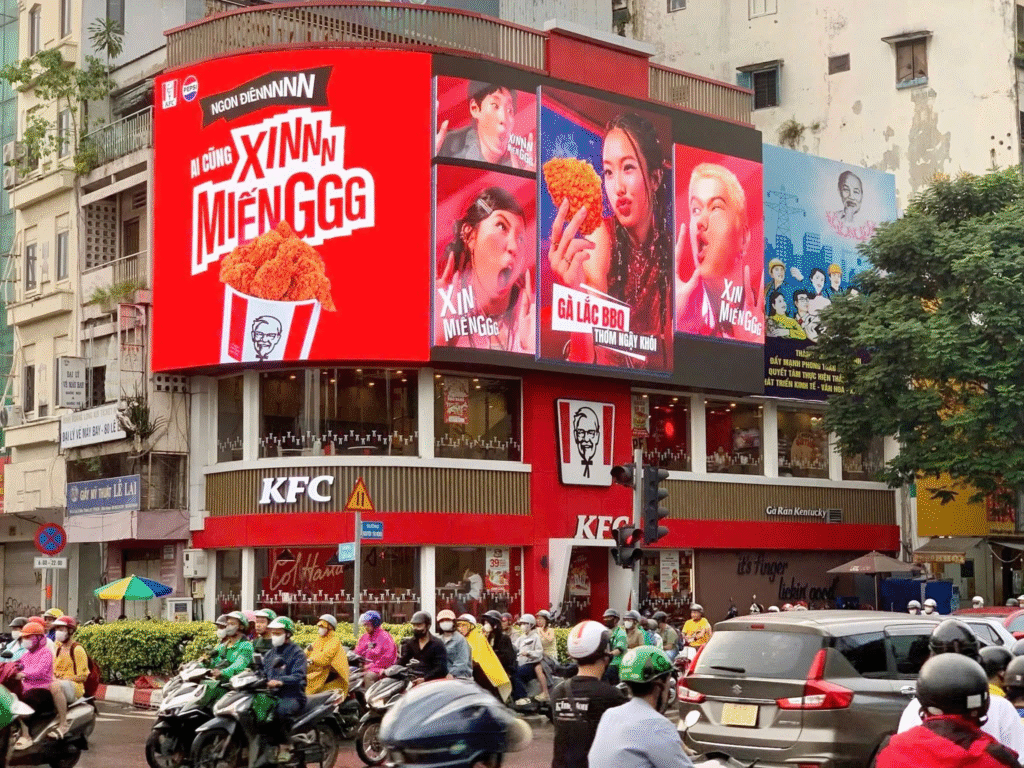 OOH "xin miếnggg" trong chiến dịch Gà Lắc BBQ của KFC
